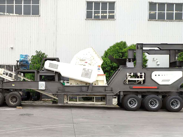 创新制造新型移动破碎站设备，移动性强，处理量大