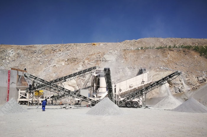 时产250吨移动式花岗岩制砂生产线